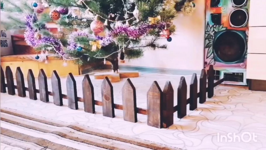 Заборчик из пластиковых ящиков