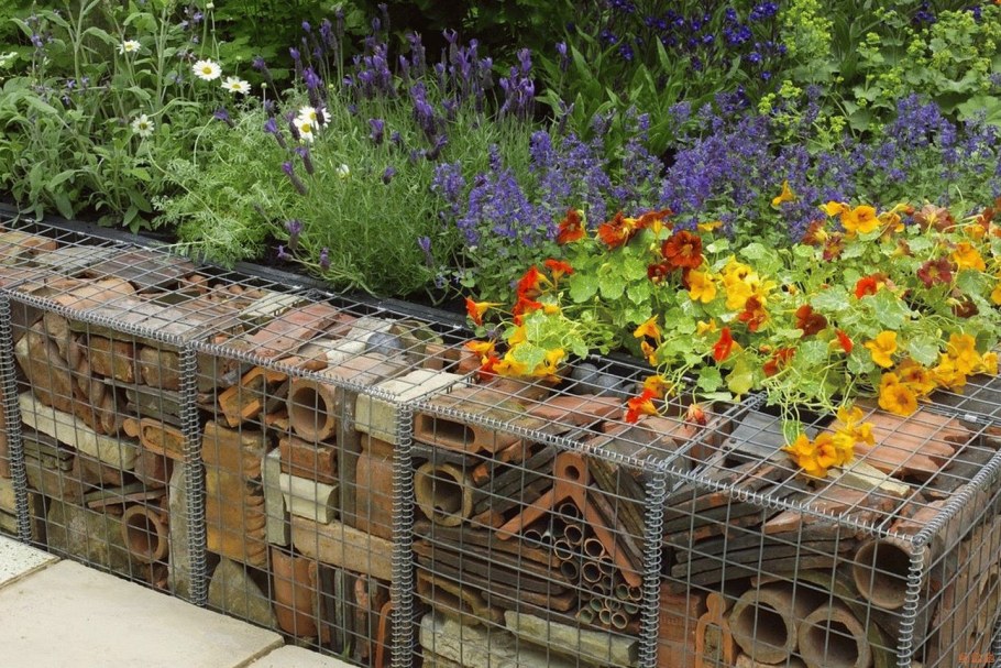 Как сделать забор из газеты на окно