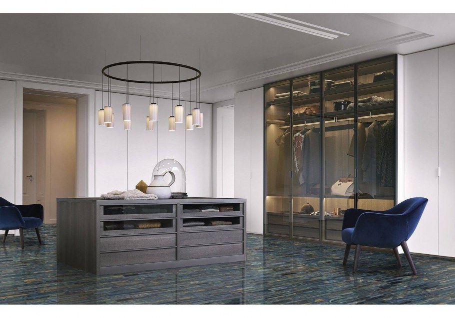 Шкаф с прозрачными дверцами