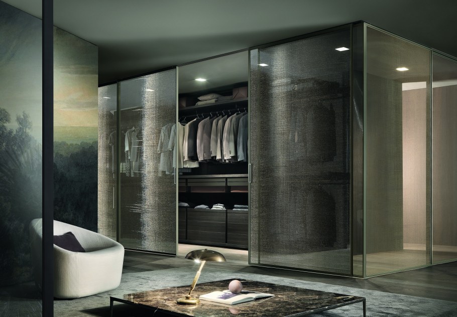 Гардеробные с раздвижными дверями стекло