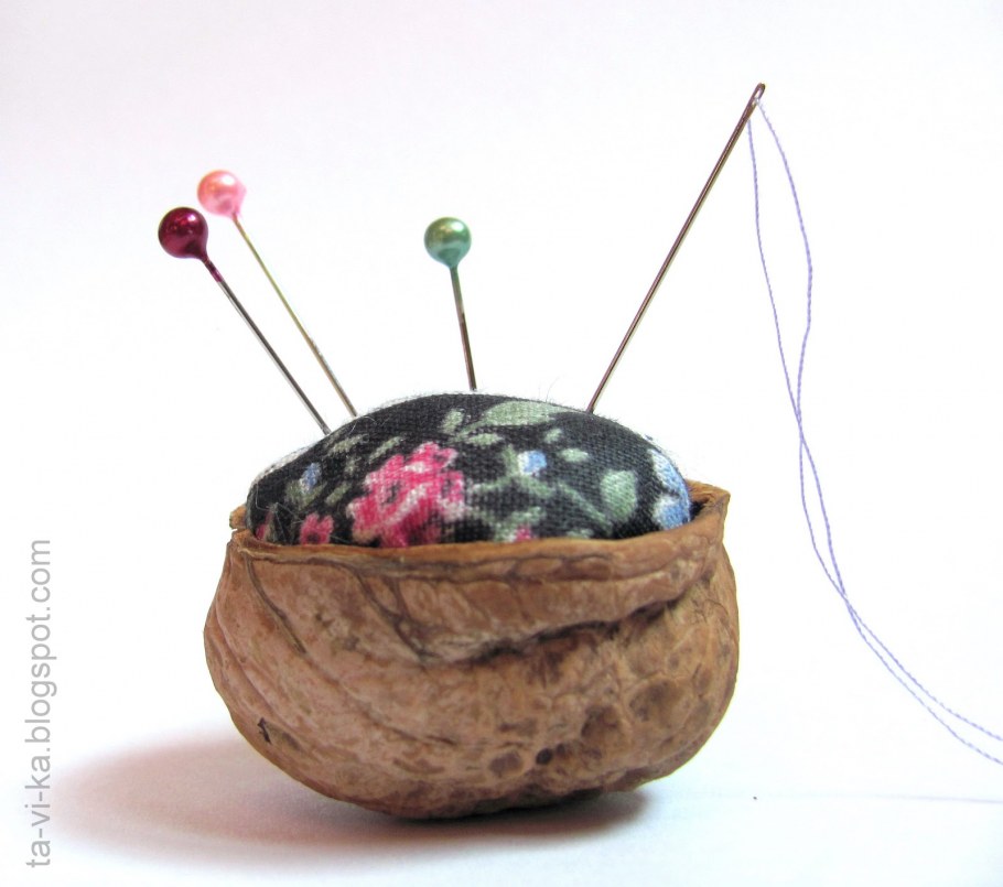 Игольница из грецкого ореха