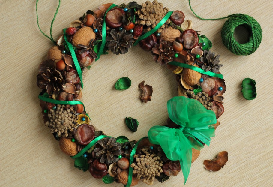 Венок из натуральных материалов