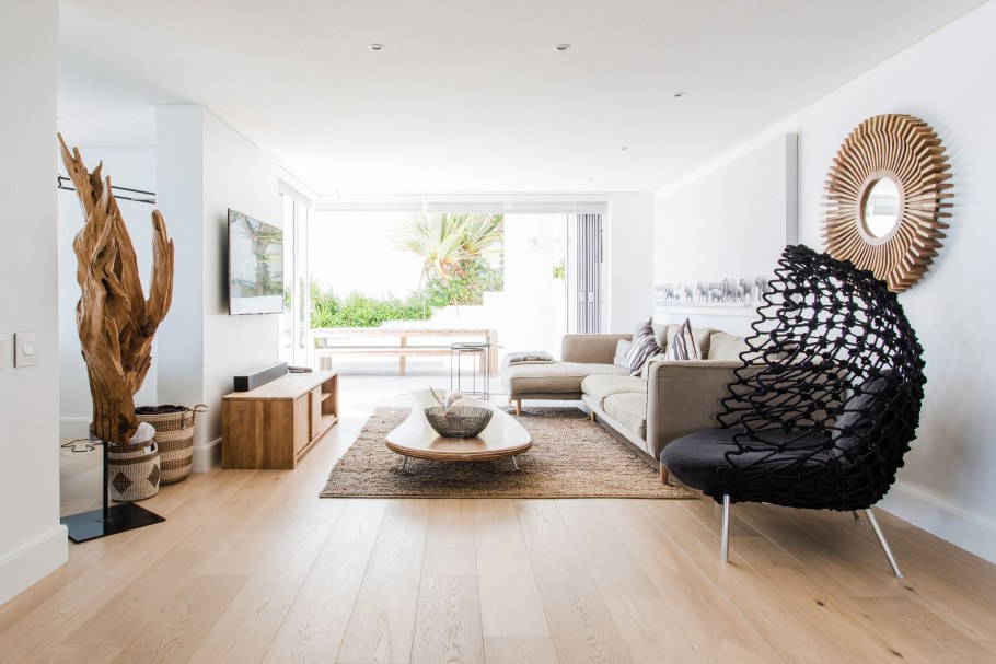 Желтый диван в интерьере