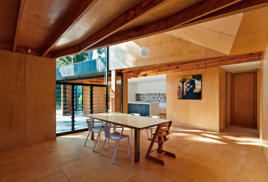 Отделка потолка фанерой