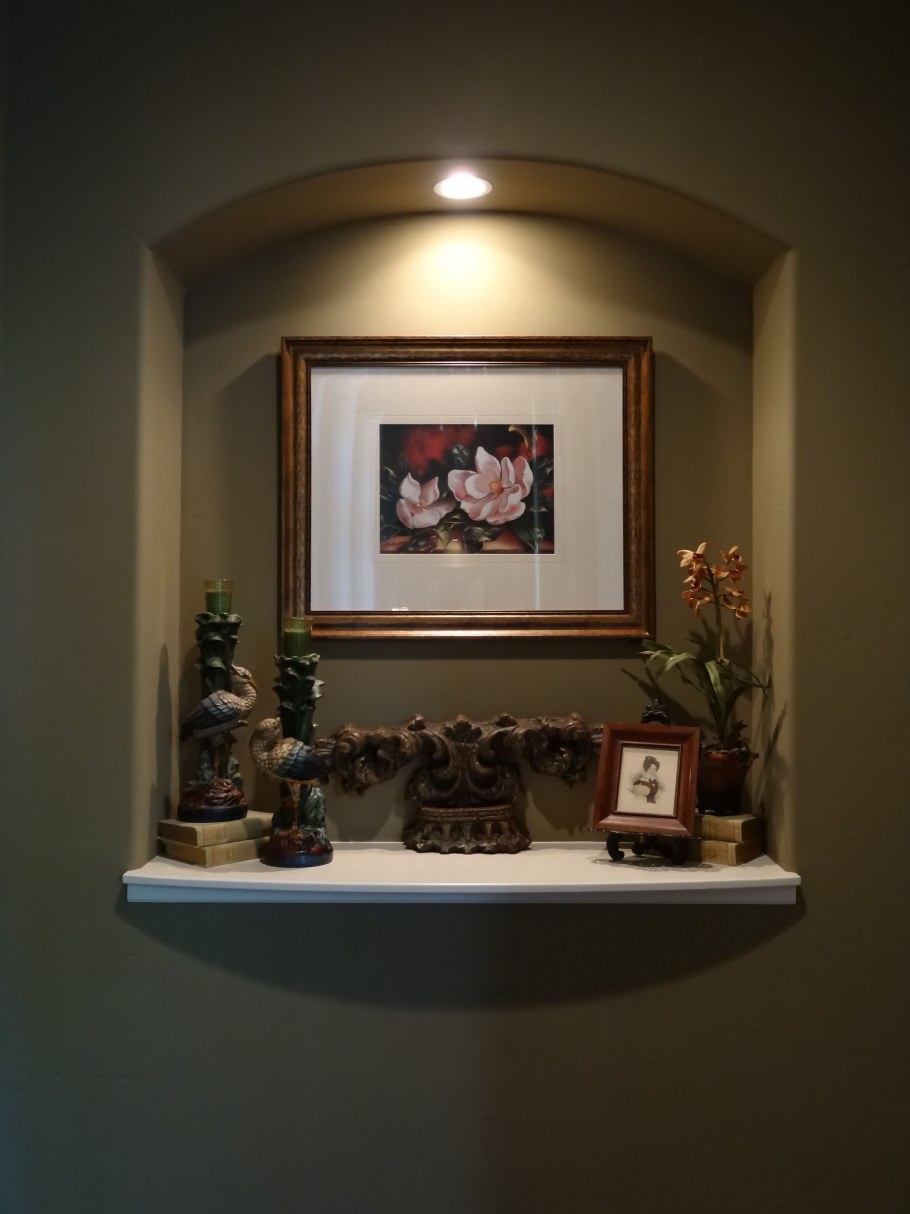 Декоративные ниши в стене