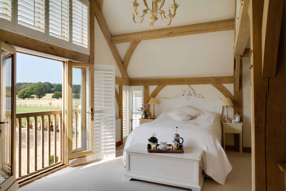 Интерьер спальни в стиле фахверк