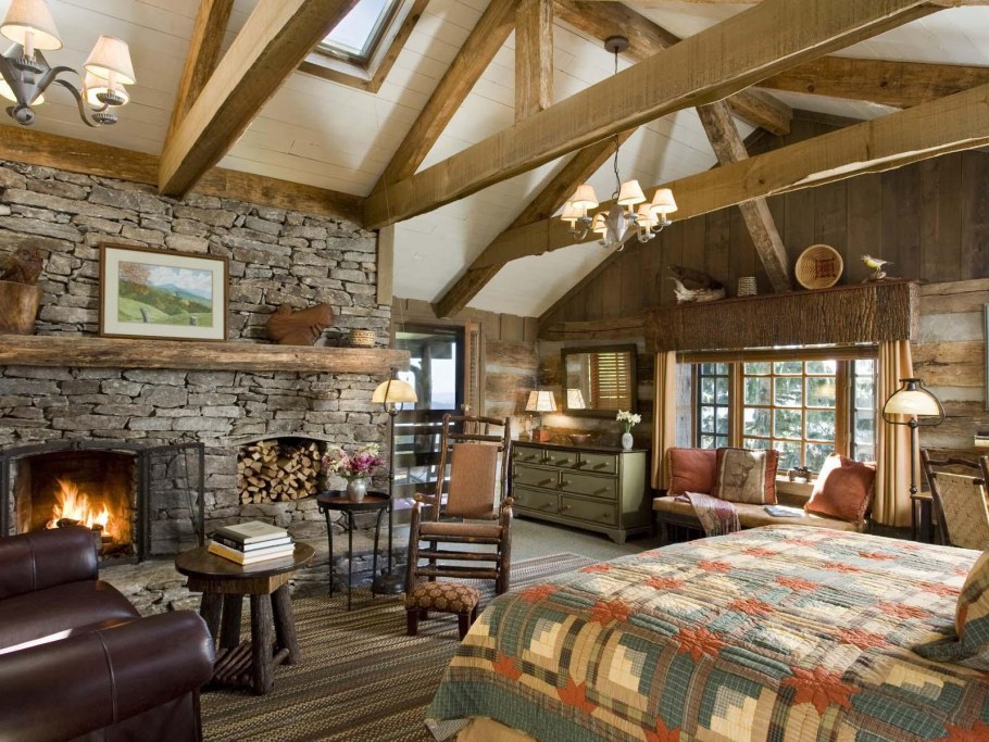 Деревянный дом с панорамными окнами