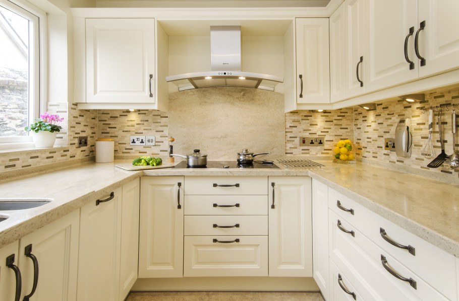 Кухня студия в современном стиле