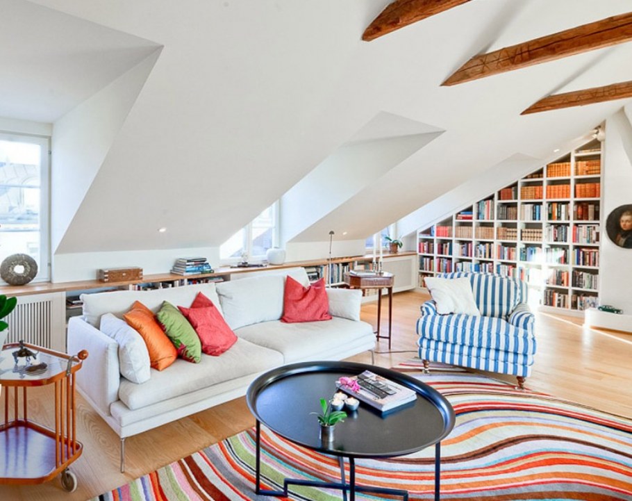 Квартира с мансардными окнами