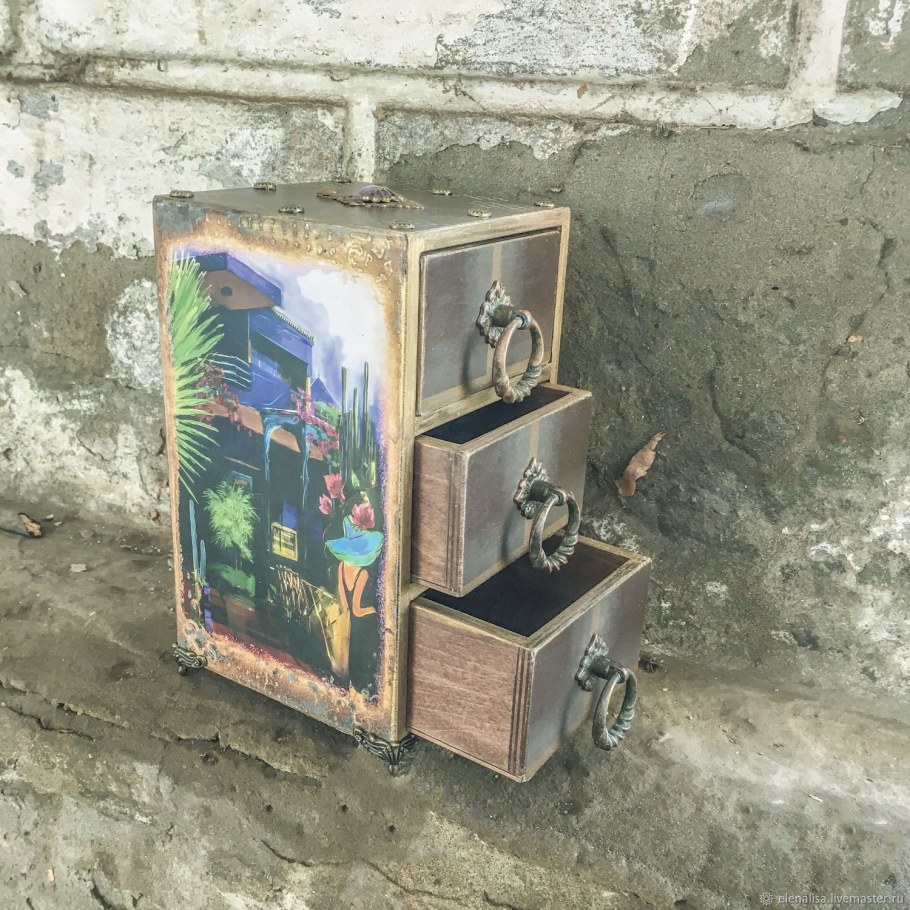 Комод в африканском стиле