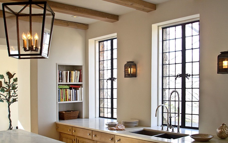 Освещение над окном