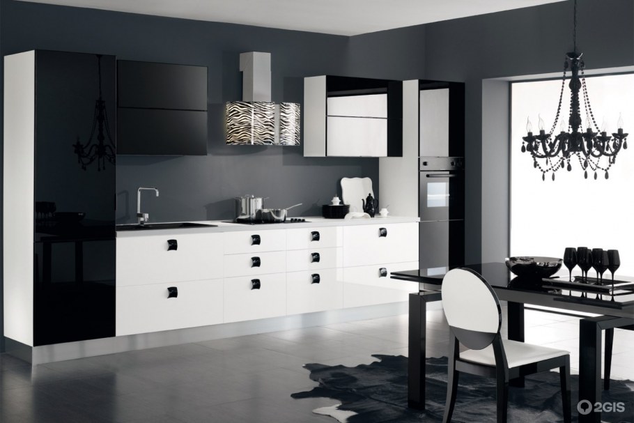 Белая кухня с ручкой gola