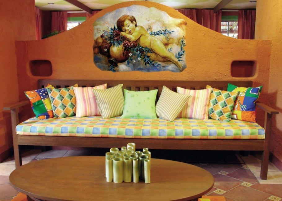 Диван в мексиканском стиле