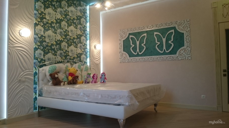 Комбинированные обои в детской молдинги