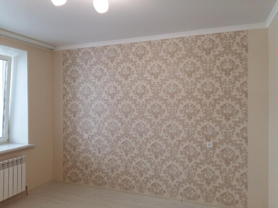 Оклейка двумя видами обоев