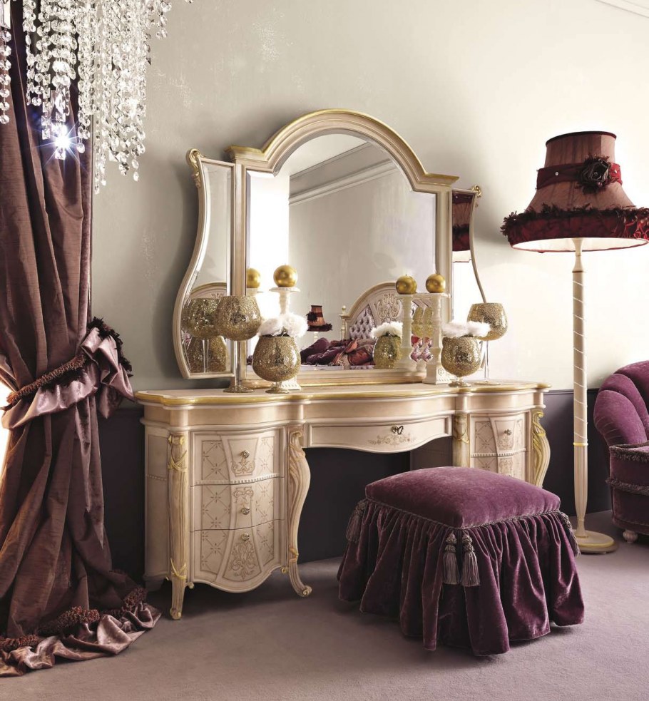 Косметический столик