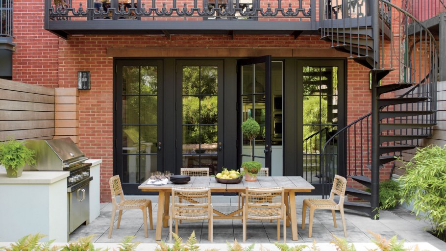 Навес к кирпичному дому