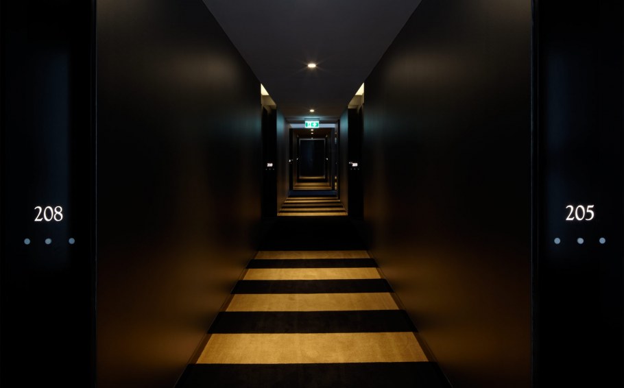 Прихожая в деревянном доме