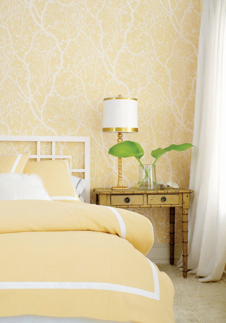 Терракотовые шторы в спальне