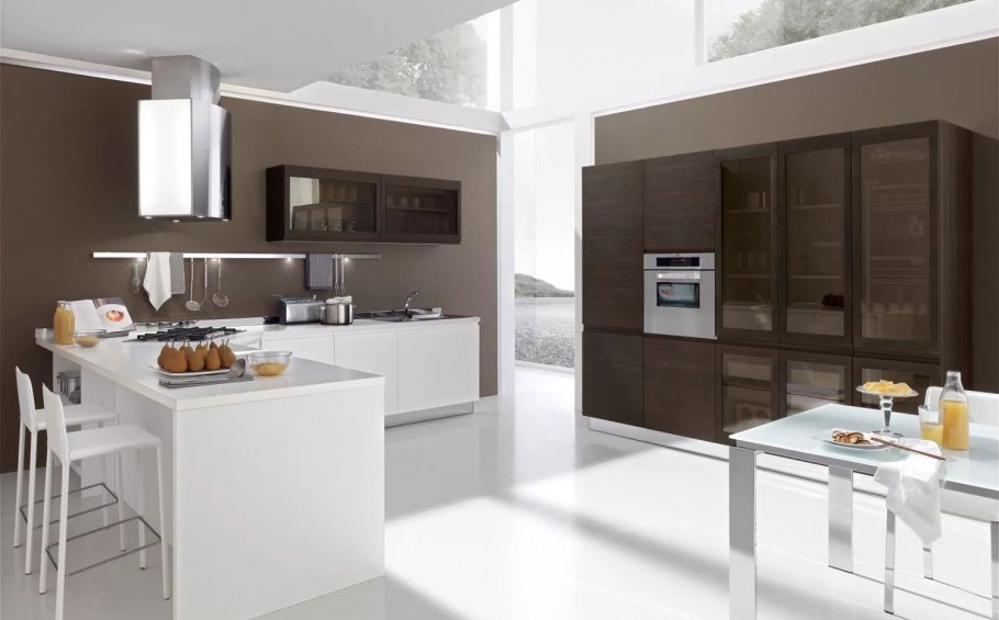 Коричневые стены на кухне