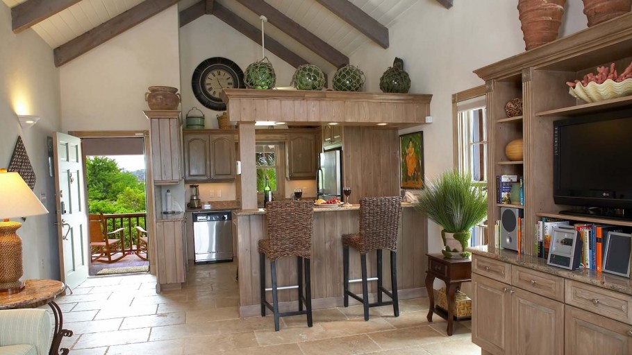 Маленькая кухня-гостиная на даче