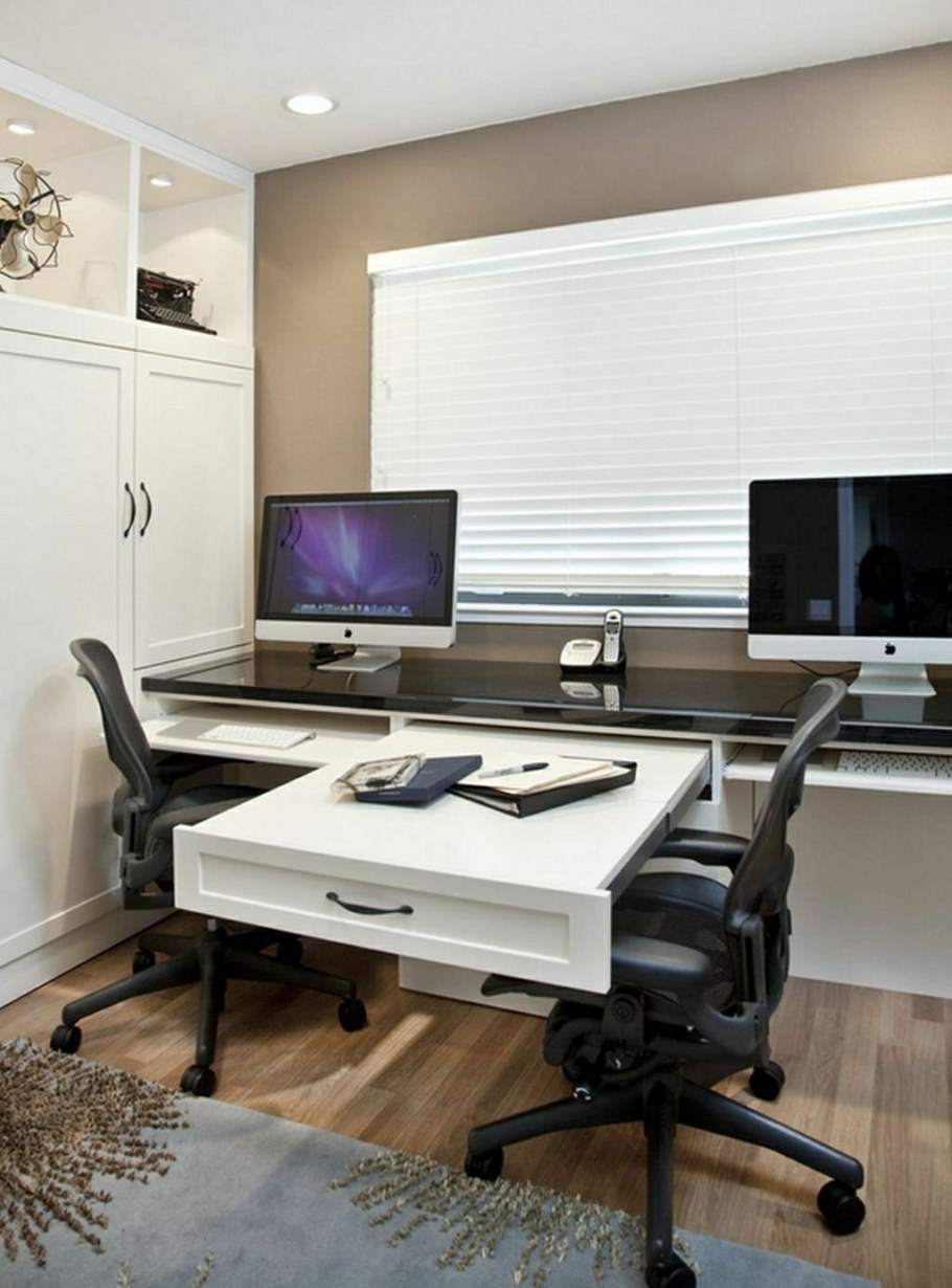 Рабочий стол для домашнего кабинета