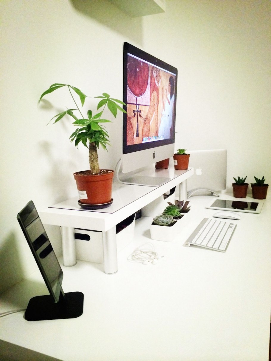 Компьютерный стол для IMAC 21.5