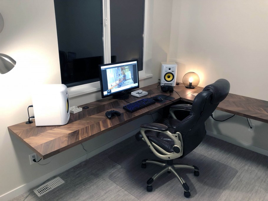 Подвесная столешница для компьютерного стола