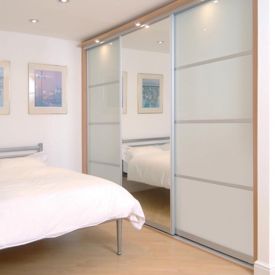 Шкаф в маленькую спальню