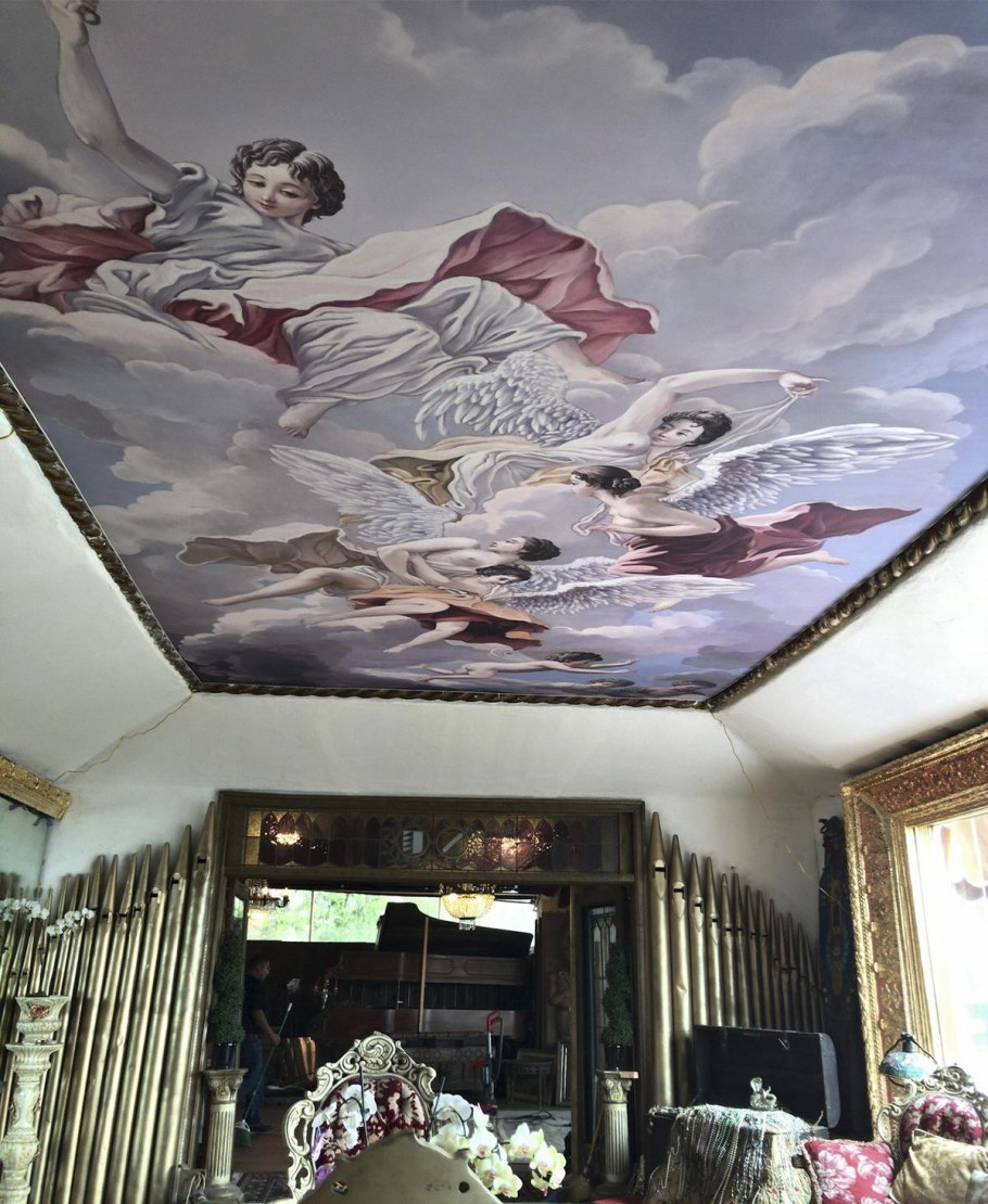 Красивые натяжные потолки