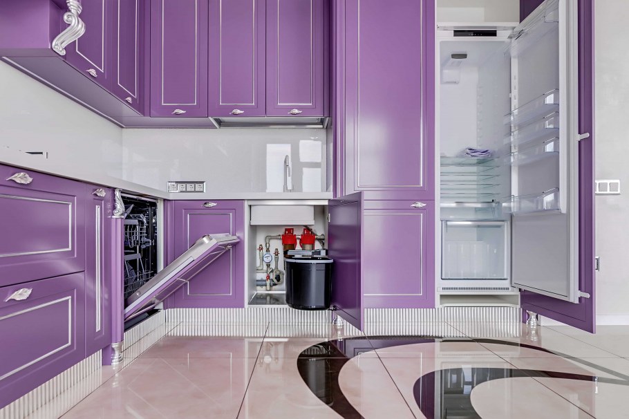 Нежный сиреневый цвет кухни