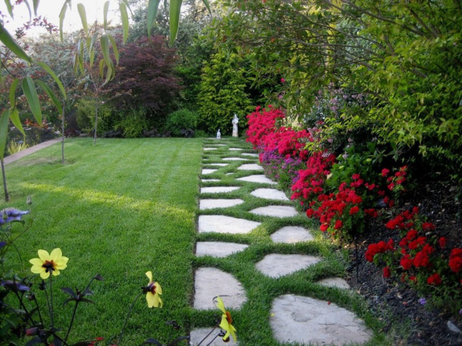 Оформление края газона