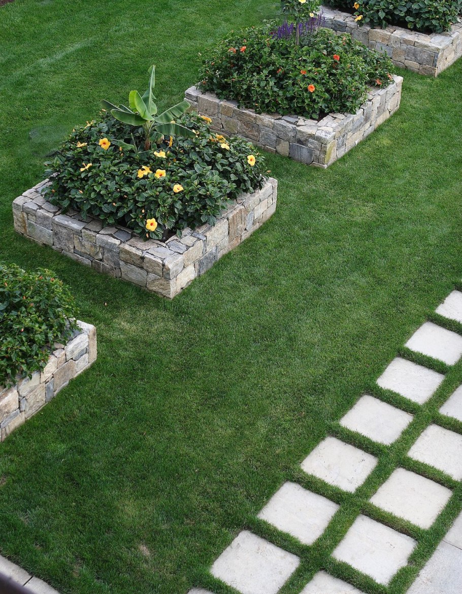 Многолетние цветники в благоустройстве