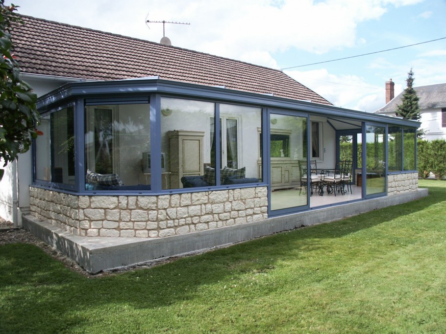 Остекленная веранда из блоков