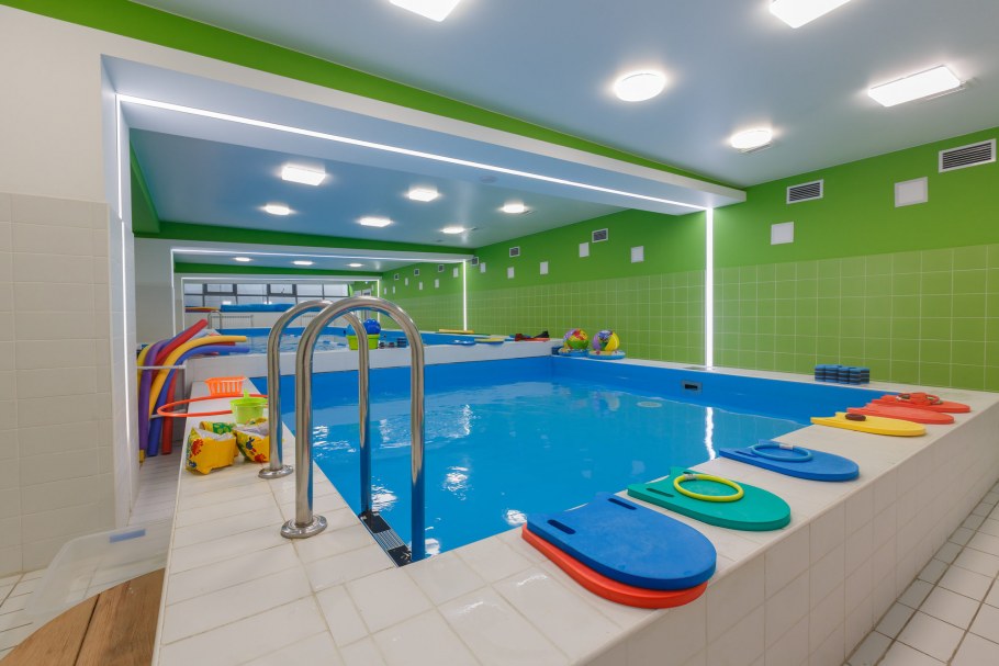 Детская комната с бассейном