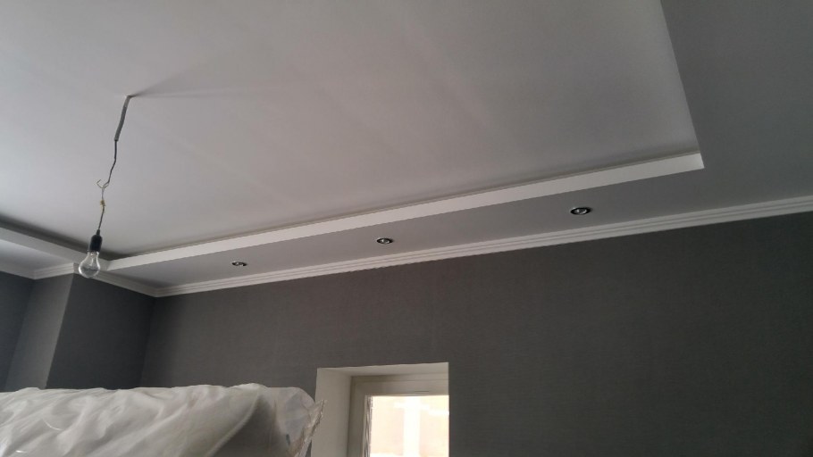 Потолок с нишей для подсветки