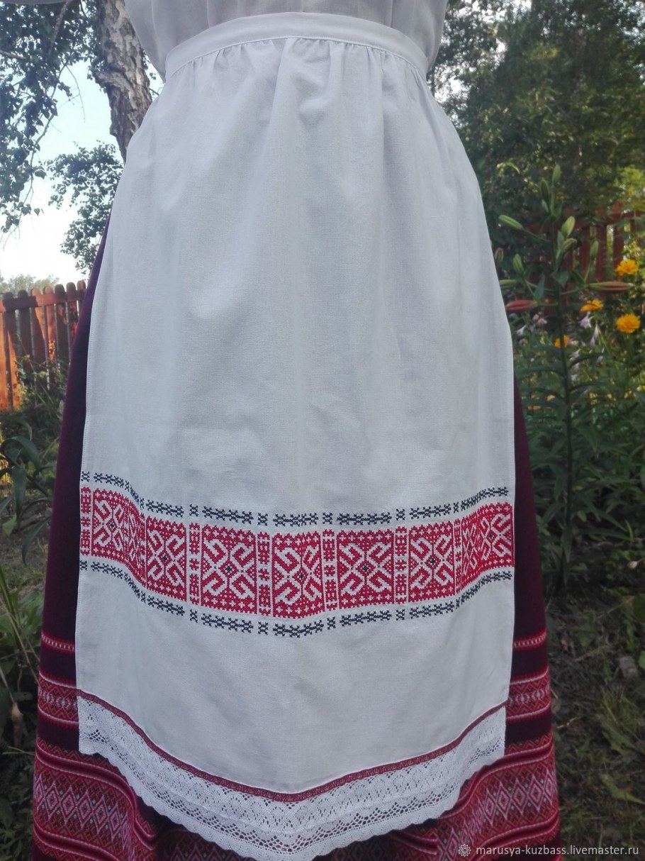 Фартук с карельской вышивкой