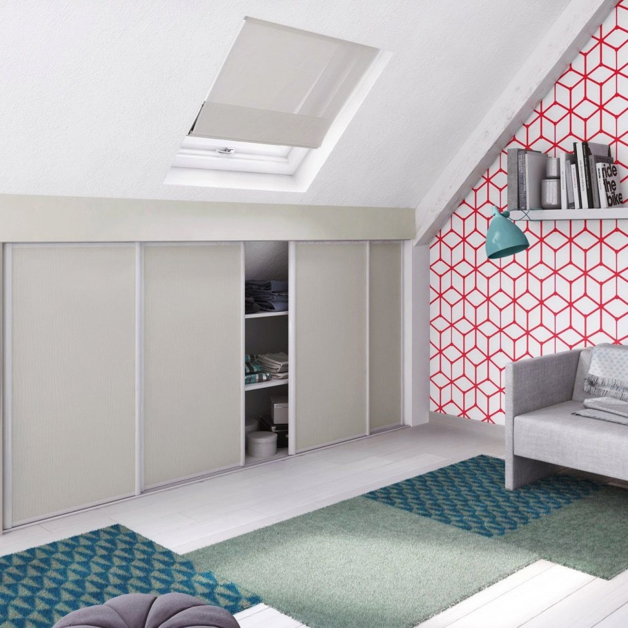 Комната с мансардной крышей