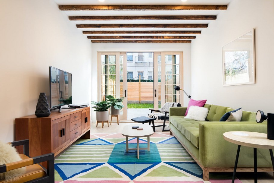 Простая комната