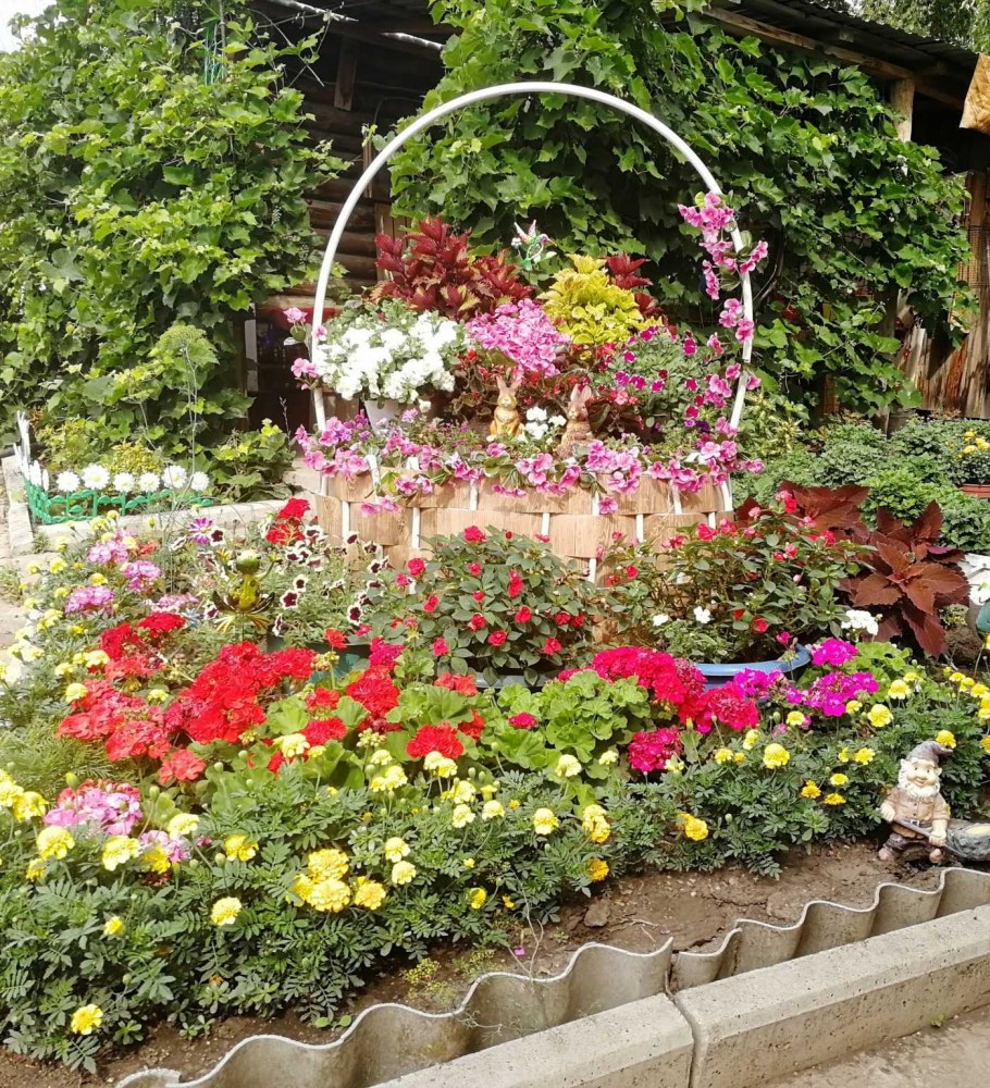 Клумбы на даче