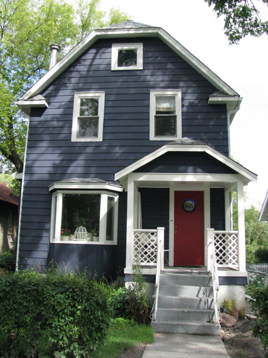 Серо синий дом