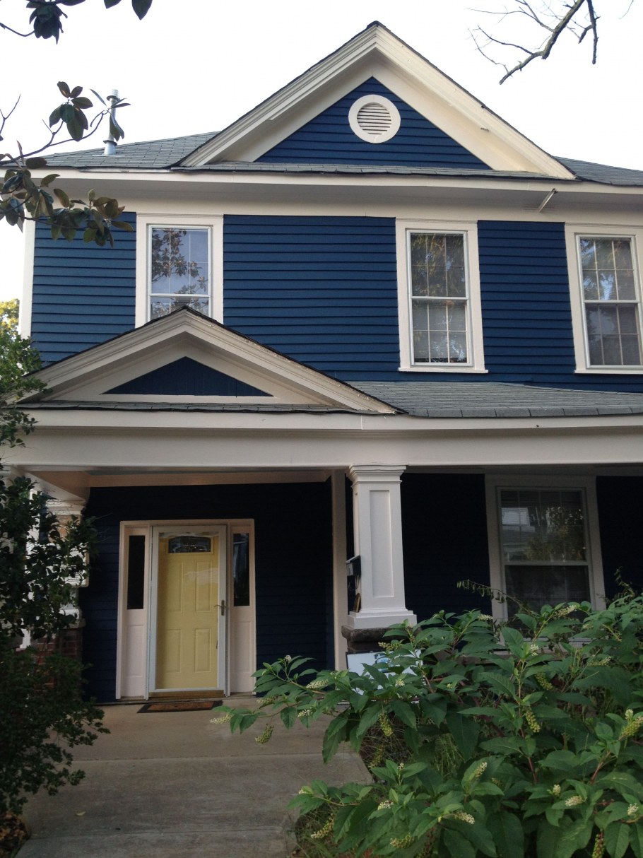 Синий цвет дома деревянного