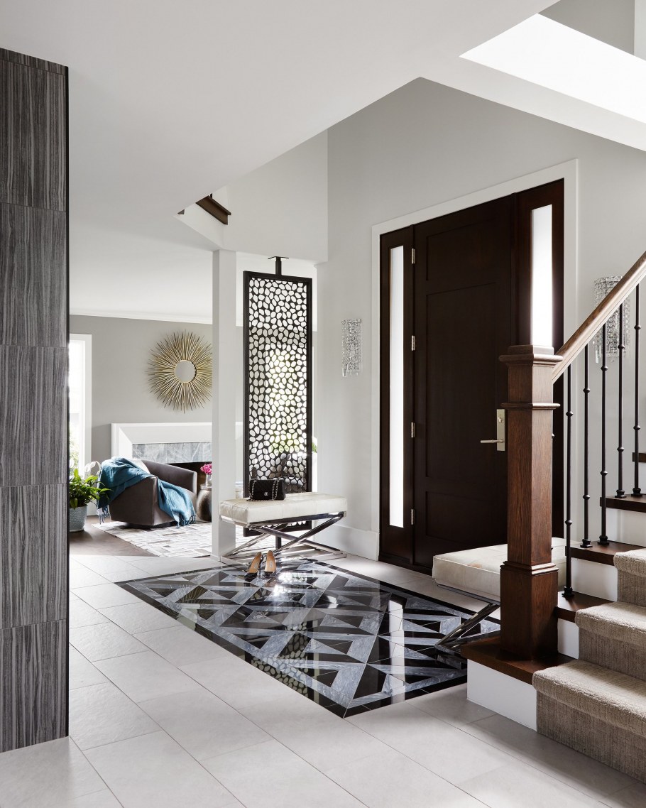 Красивые прихожие в коттеджах