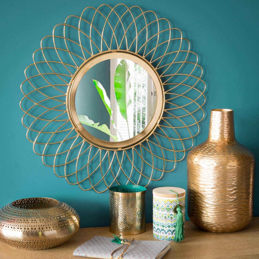 Интерьер лофт с круглым зеркалом