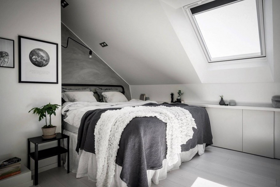 Серая спальня на мансарде