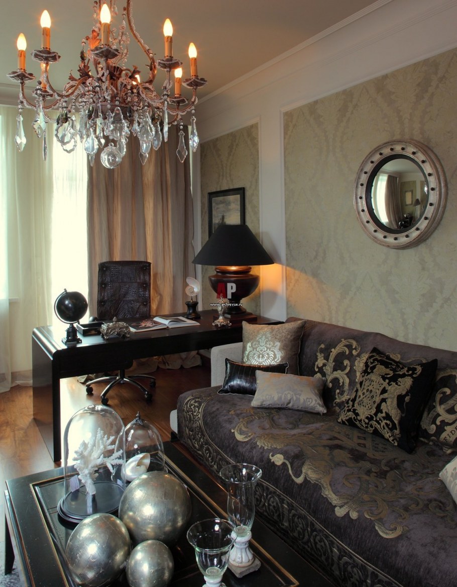 Бронзовая люстра в интерьере гостиной