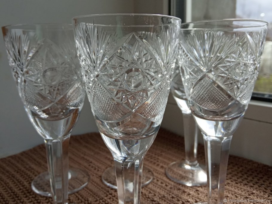 Хрустальная ваза внутри