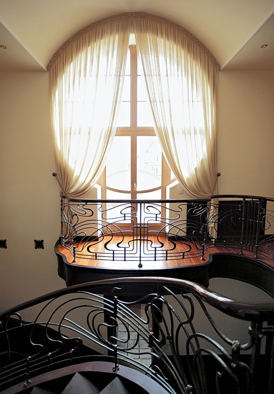 Арочные окна Рехау