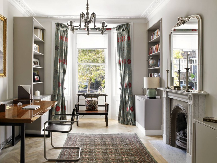 Гостиная кабинет с эркером