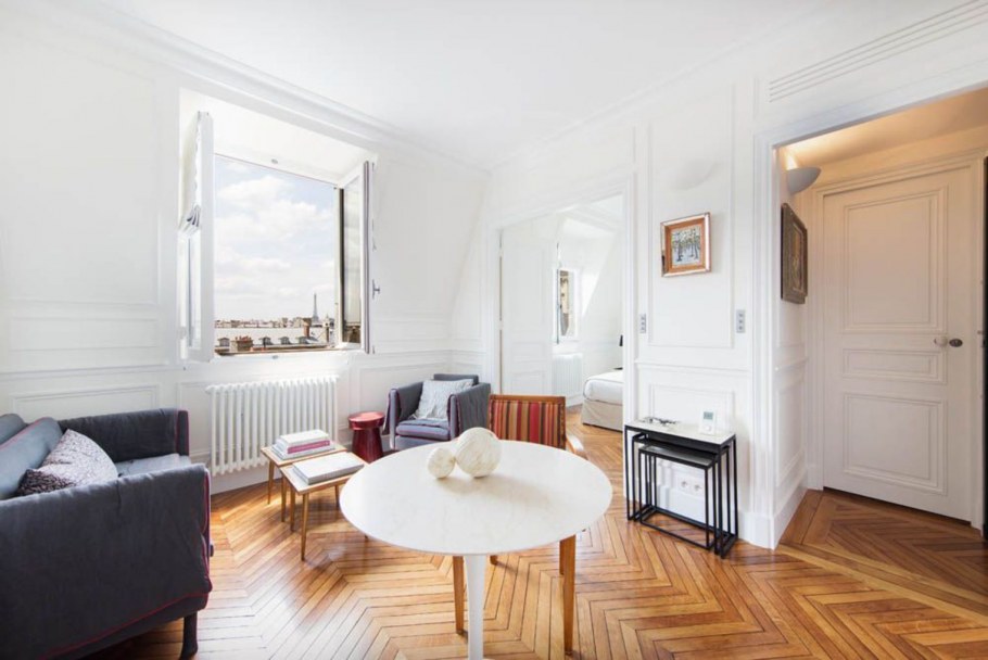 Маленькая студия в Париже